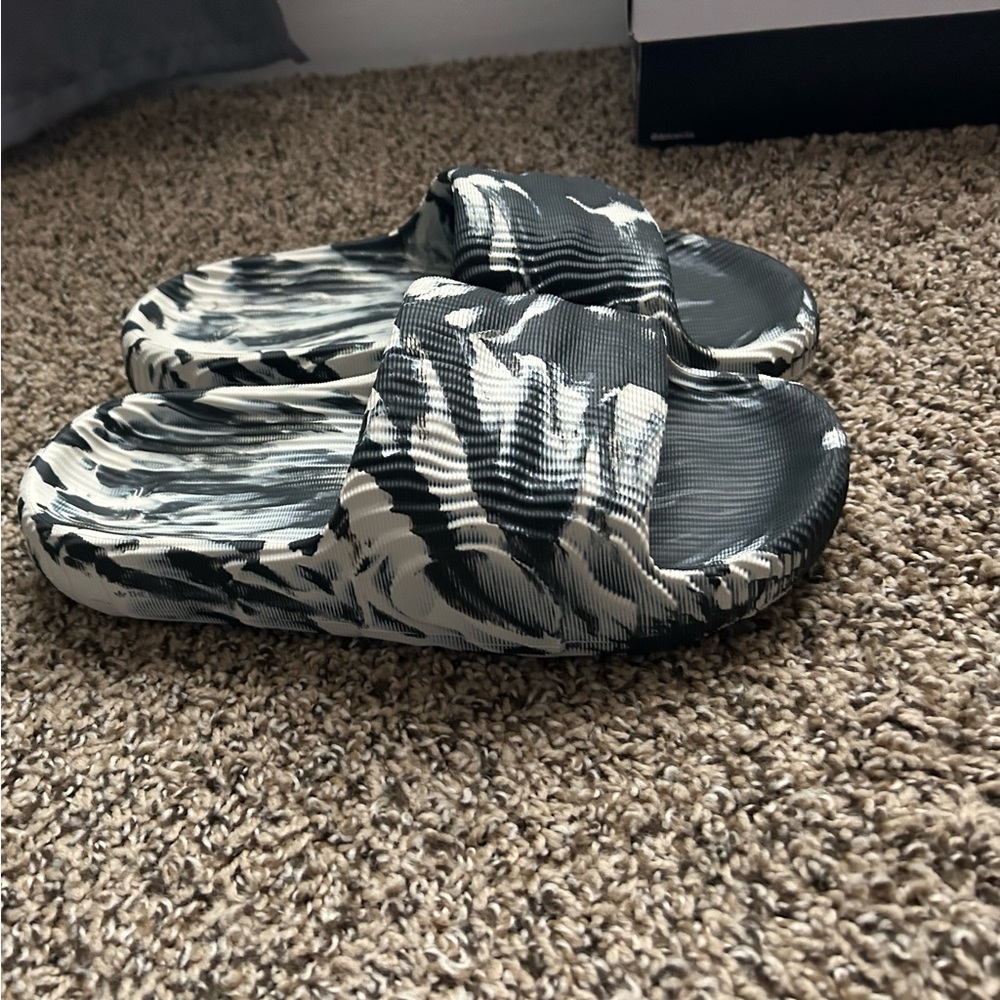 ADILETTE 22 SLIDES